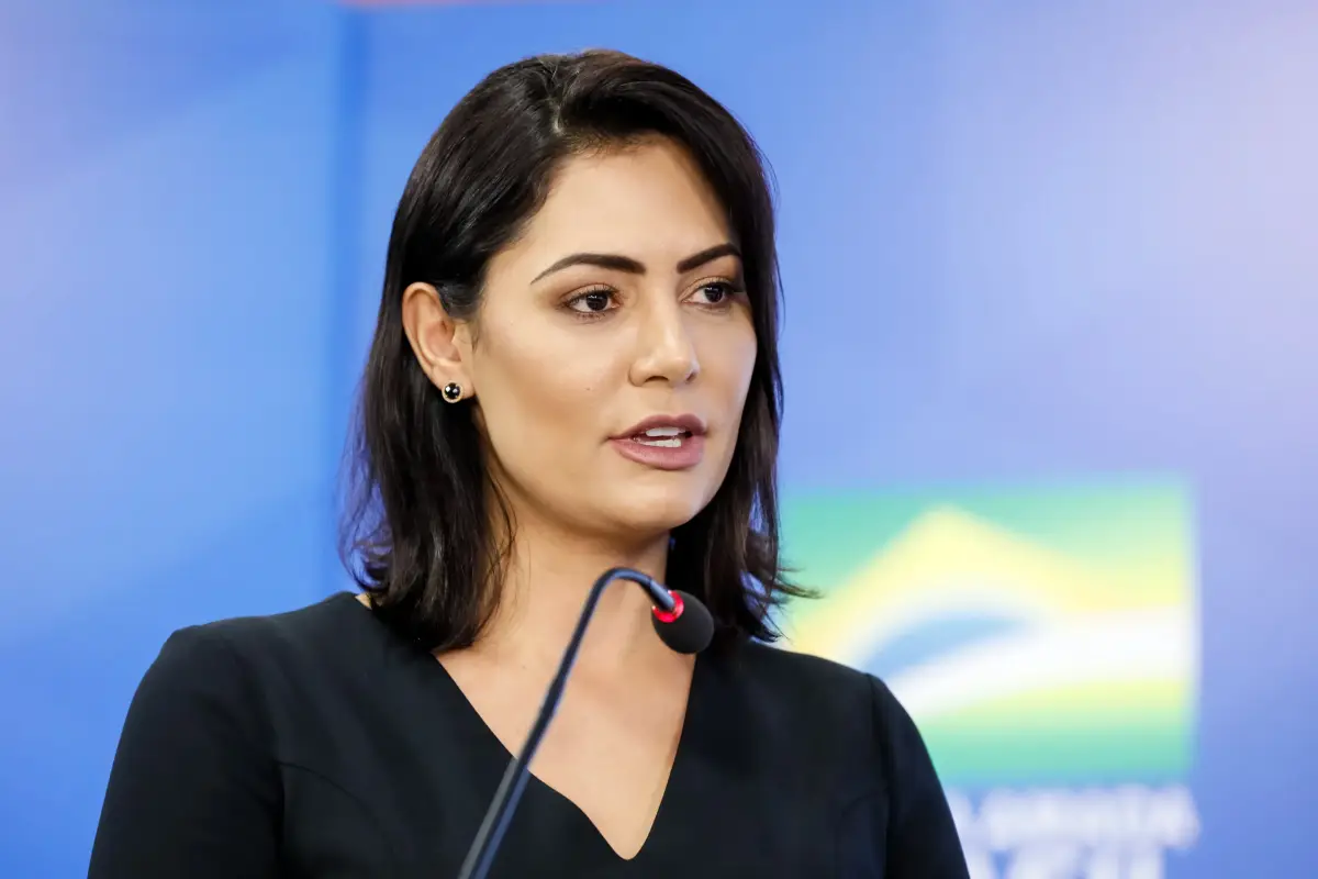 Líder do PT planeja investigar Michelle Bolsonaro para defender Janja de críticas