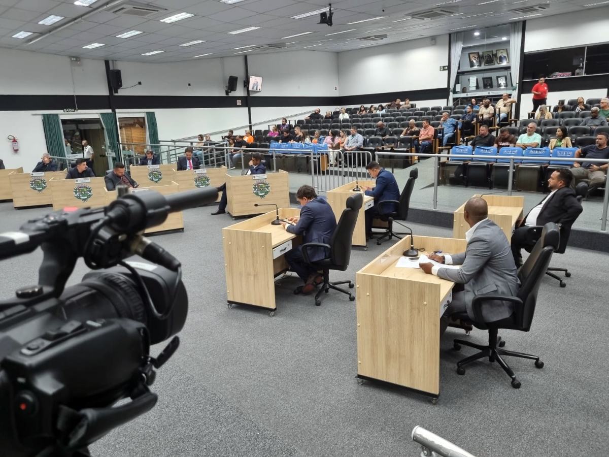 Câmara de Paulínia aprova reajuste de 5,08% para servidores e aumento no vale-refeição