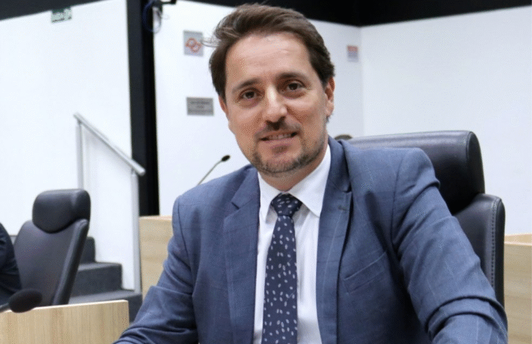 Vereador Fabio da Van propõe laboratório próprio em UPAs e ações inclusivas para pessoas com deficiência.